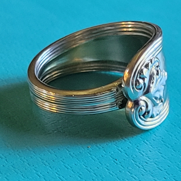 1895 Tiffany & Company Colonial Ivy Spoon Ring in Sterling Silver #40 - Picture 4 of 14